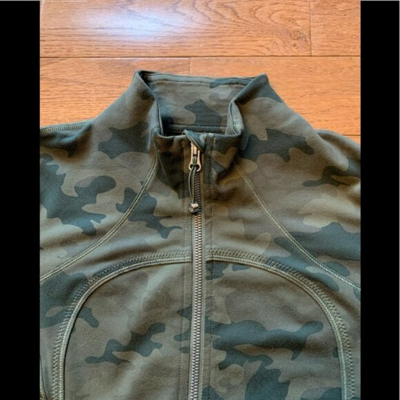 🔥Lululemon Forme Jacket-Savasana Fatigue Green Camo-8🔥 - Picture 9 of 11